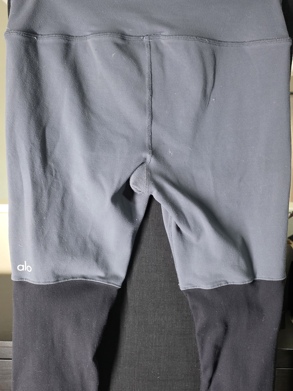 ALO Yoga Goddess Leggings in Gray and Black - Picture 3 of 4